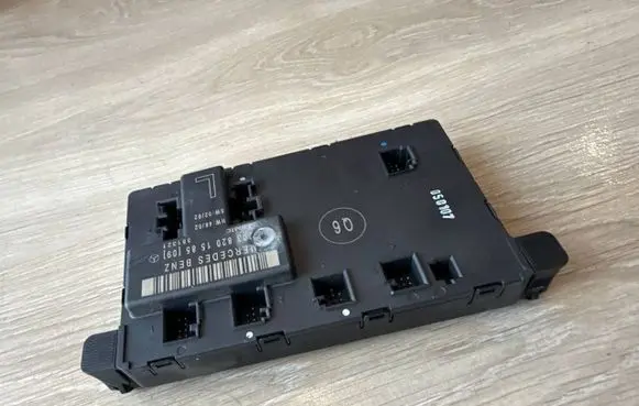 Mercedes-Benz C W203 Door control unit/module 2038201585 351321 A2038201585