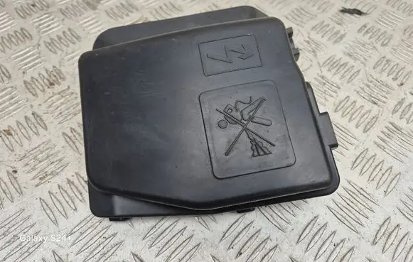 Renault Captur Fuse box cover 243825499R