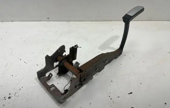 Ford Kuga I Hand brake release handle 