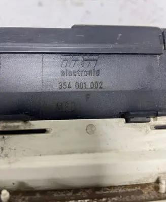 Volkswagen Golf III Speedometer (instrument cluster) 354001002 E0011001C