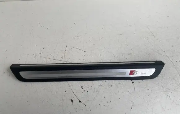 Audi Q5 SQ5 Front sill trim cover 8R0853373