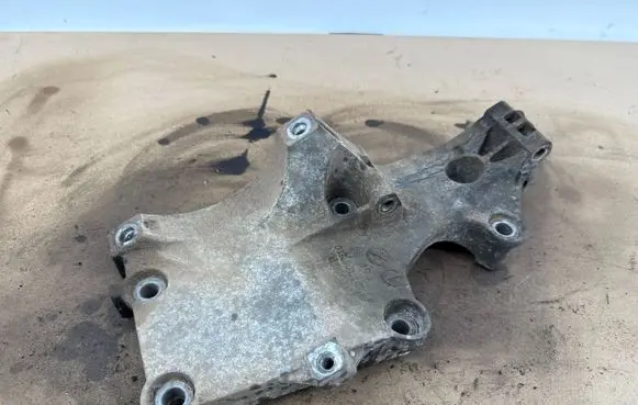 Skoda Octavia Mk2 (1Z) Generator/alternator bracket 038903143AF