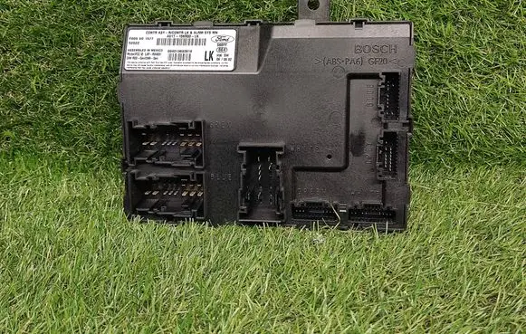Ford Fiesta Comfort/convenience module AV1T15K600LK F005V01577