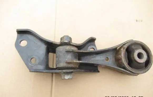 Toyota Yaris Gearbox mounting bracket 08052026