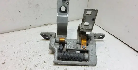 BMW 5 E60 E61 Tailgate/trunk/boot hinge 7061384