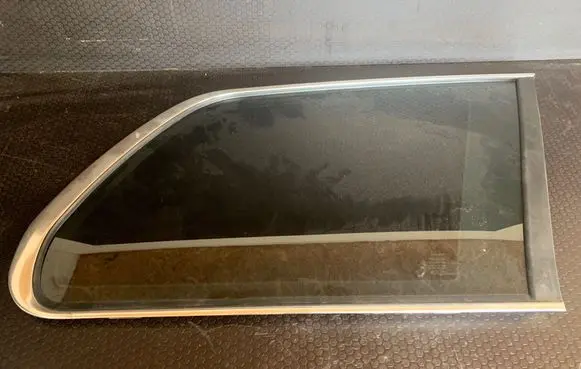 Volvo XC90 Rear side window E000199