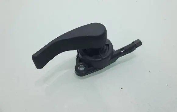 Engine bonnet (hood) release handle