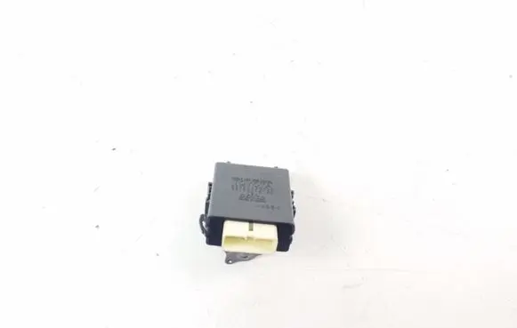Toyota Avensis T270 Door control unit/module 8597020020
