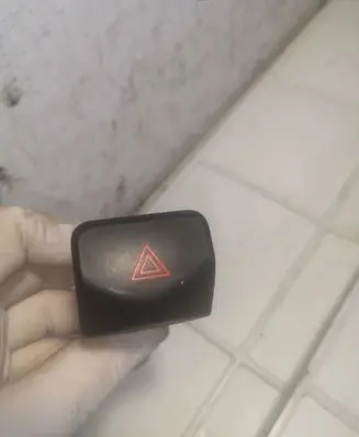Nissan Note (E11) Hazard light switch 06019