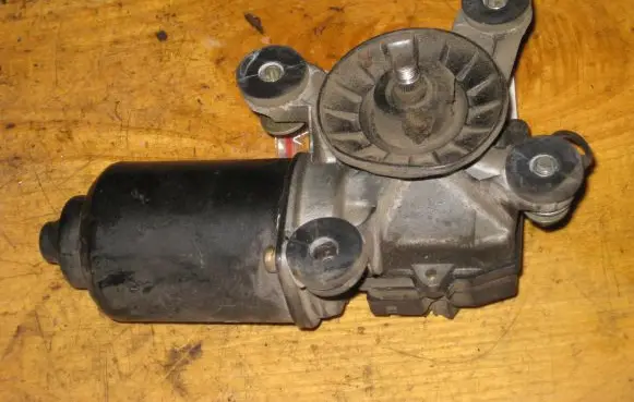 Mitsubishi Galant Front wiper linkage and motor