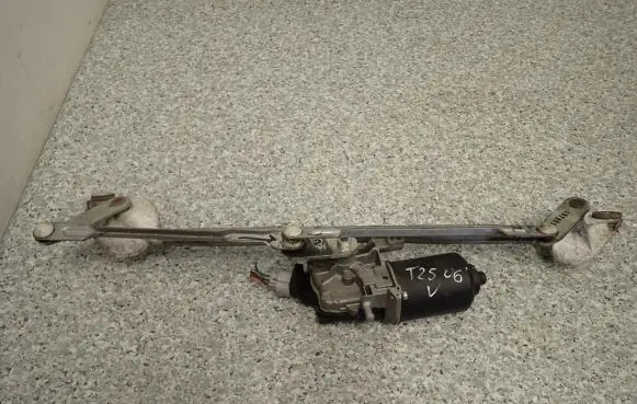 Toyota Avensis T250 Front wiper linkage 
