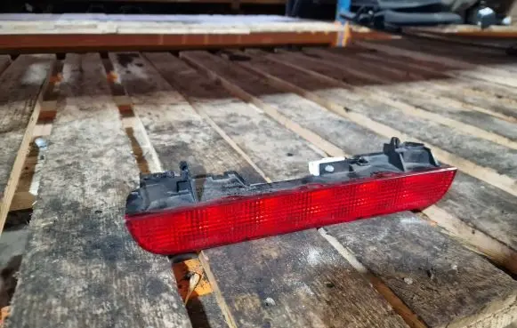 Nissan X-Trail T30 Third/center stoplight