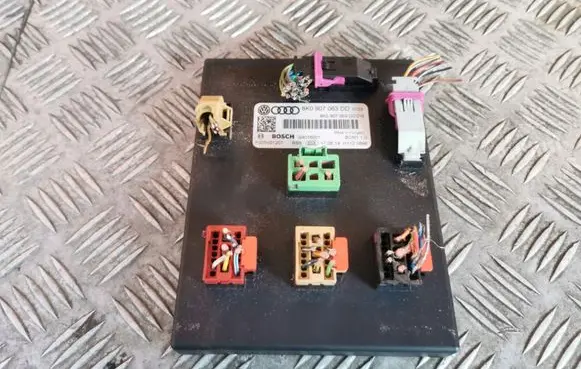 Audi A4 S4 B8 8K Comfort/convenience module 8K0907063DD