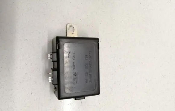 Mercedes-Benz ML W163 Aerial antenna amplifier 1638200289 17551 A1638200289