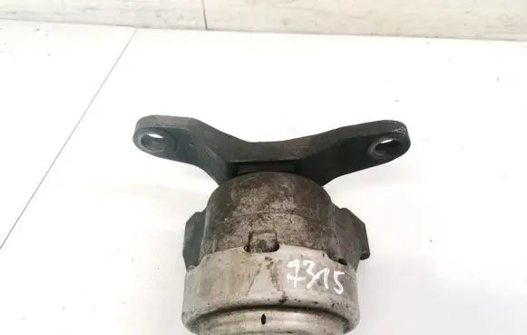 Ford Galaxy Engine mount bracket