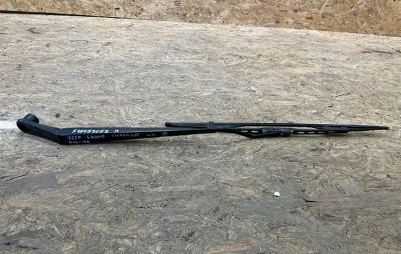 Jeep Grand Cherokee (WK) Front wiper blade arm S2505Z058-M