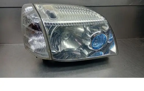 Nissan X-Trail T30 Front reflector 208033