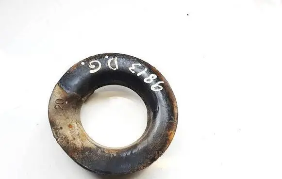 Toyota Avensis T270 Front coil spring rubber mount 