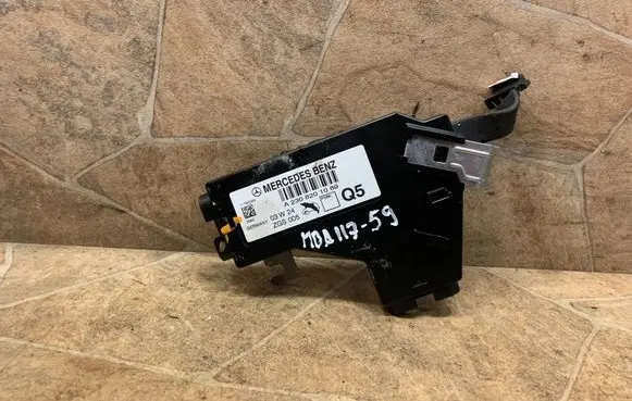 Mercedes-Benz SL R230 Aerial antenna amplifier A2308201089
