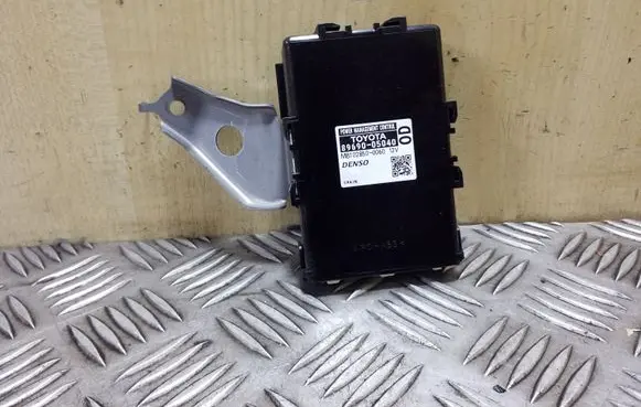 Toyota Avensis T270 Other control units/modules 8969005040 MB1028500060