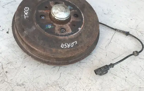 Opel Corsa D Rear wheel hub spindle/knuckle B752