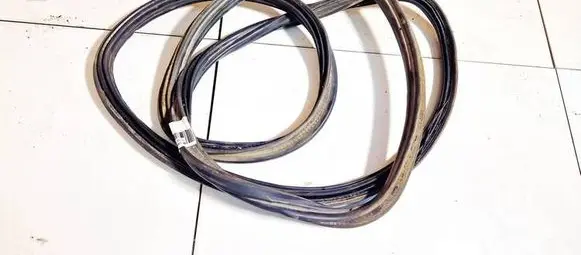Audi A4 S4 B5 8D Trunk rubber seal (body) 