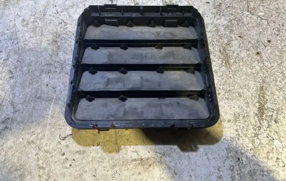 Dodge Durango Quarter panel pressure vent 68323649AB