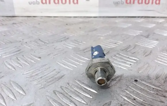 Audi Q3 8U Oil pressure sensor 06H919081A