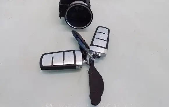 Volkswagen PASSAT B6 Ignition lock 3C0905843