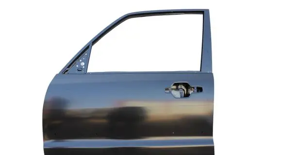 Mitsubishi Pajero Front door 5700A877