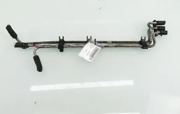 Skoda Octavia Mk2 (1Z) Fuel line pipe 
