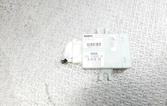 BMW 5 F10 F11 Air suspension control unit module (rear) 37146798937