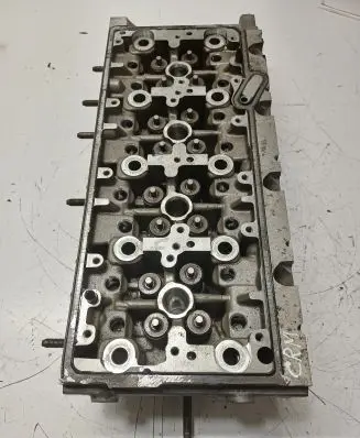 Volkswagen PASSAT B8 Engine head 04L103373E