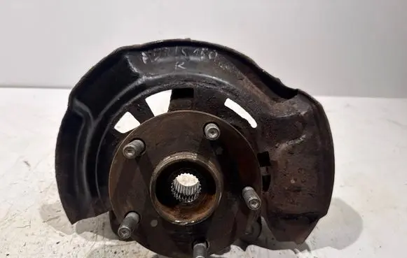 Toyota Auris E180 Front wheel hub
