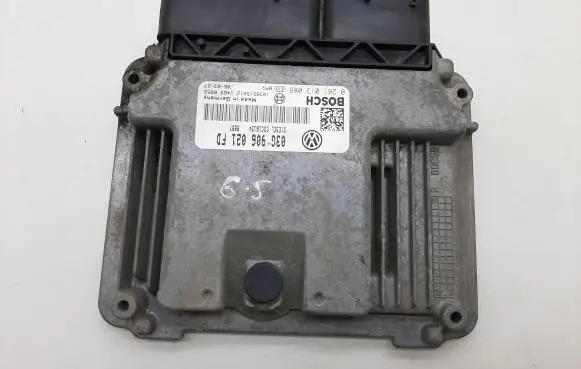 Volkswagen Golf V Engine control unit/module 03G906021FD 0281013089