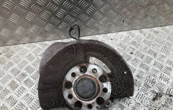 Mercedes-Benz CLS C218 X218 Front wheel hub