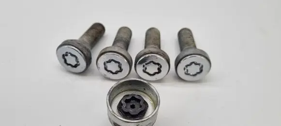 Nuts/bolts