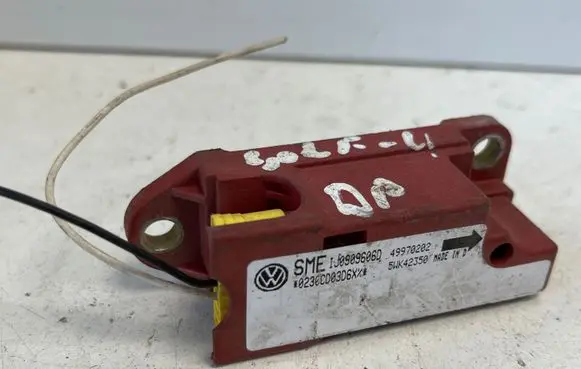 Volkswagen Golf IV Airbag deployment crash/impact sensor 1J0909606D 49970202 5WK42350