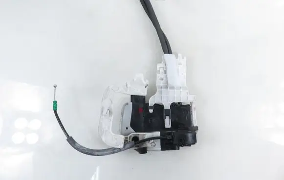Hyundai ix35 Front door lock 813202Y000