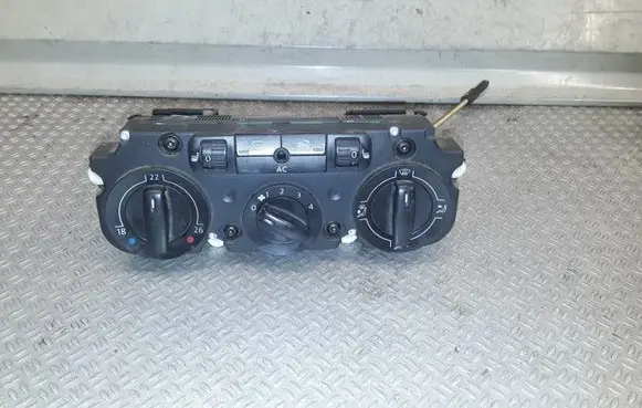 Volkswagen Golf V Climate control unit