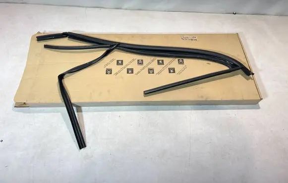 Peugeot Partner Front door rubber seal 9303K5
