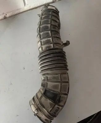 Chrysler 300 - 300C Intake resonator 04591866AD