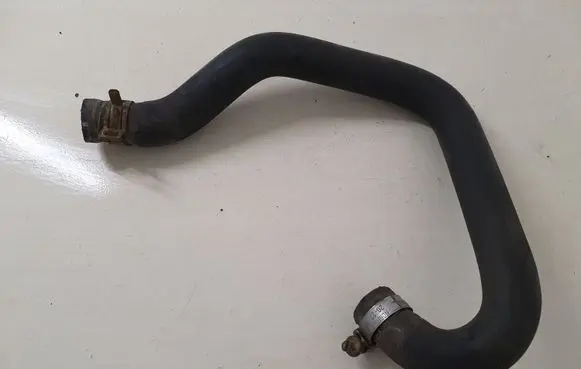 Mercedes-Benz Vito Viano W639 Engine coolant pipe/hose A6398325823