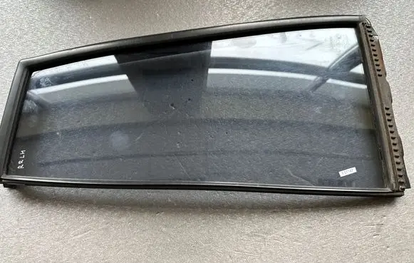 Nissan Patrol Y61 Rear vent window glass 82273VB000