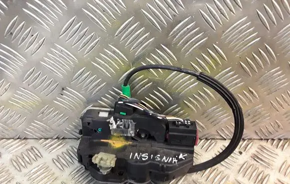 Opel Insignia A Coupe door lock (next to the handle)