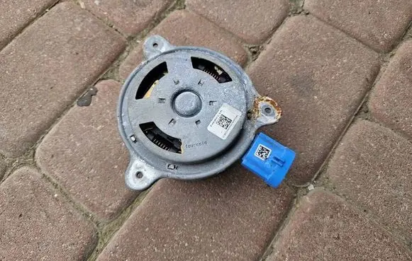 Renault Trafic III (X82) Radiator cooling fan shroud 1138233 1138233XXX 99A190071141