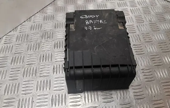Volkswagen Caddy Fuse module 1K0937804G 1K0937820B 2K2937535AA