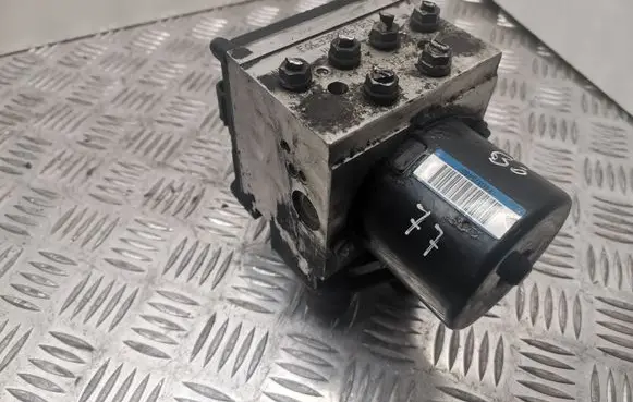 Volkswagen PASSAT B6 ABS Pump S118676025