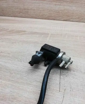 Audi A6 S6 C5 4B Turbo solenoid valve 8D0906627B 68201