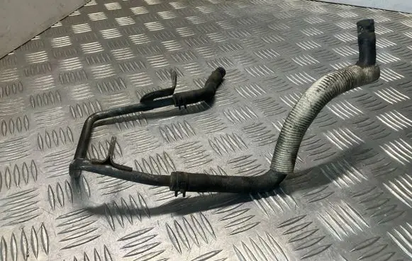 Toyota Avensis T270 Engine coolant pipe/hose